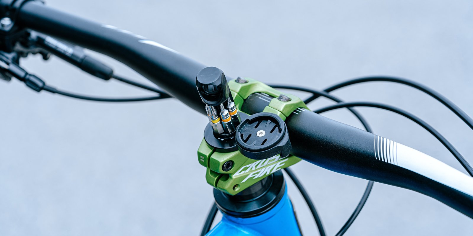 Granite Stash RT multitool with Scope bike computer mount neatly mounted on a bike steerer tube.